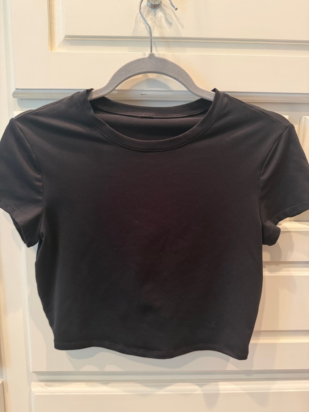 ALO Yoga Black Crop Top - Picture 2 of 2